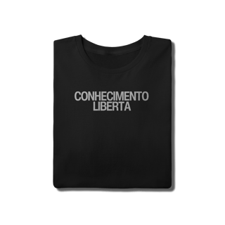 Nome do produto Camiseta Unissex - CONHECIMENTO LIBERTA