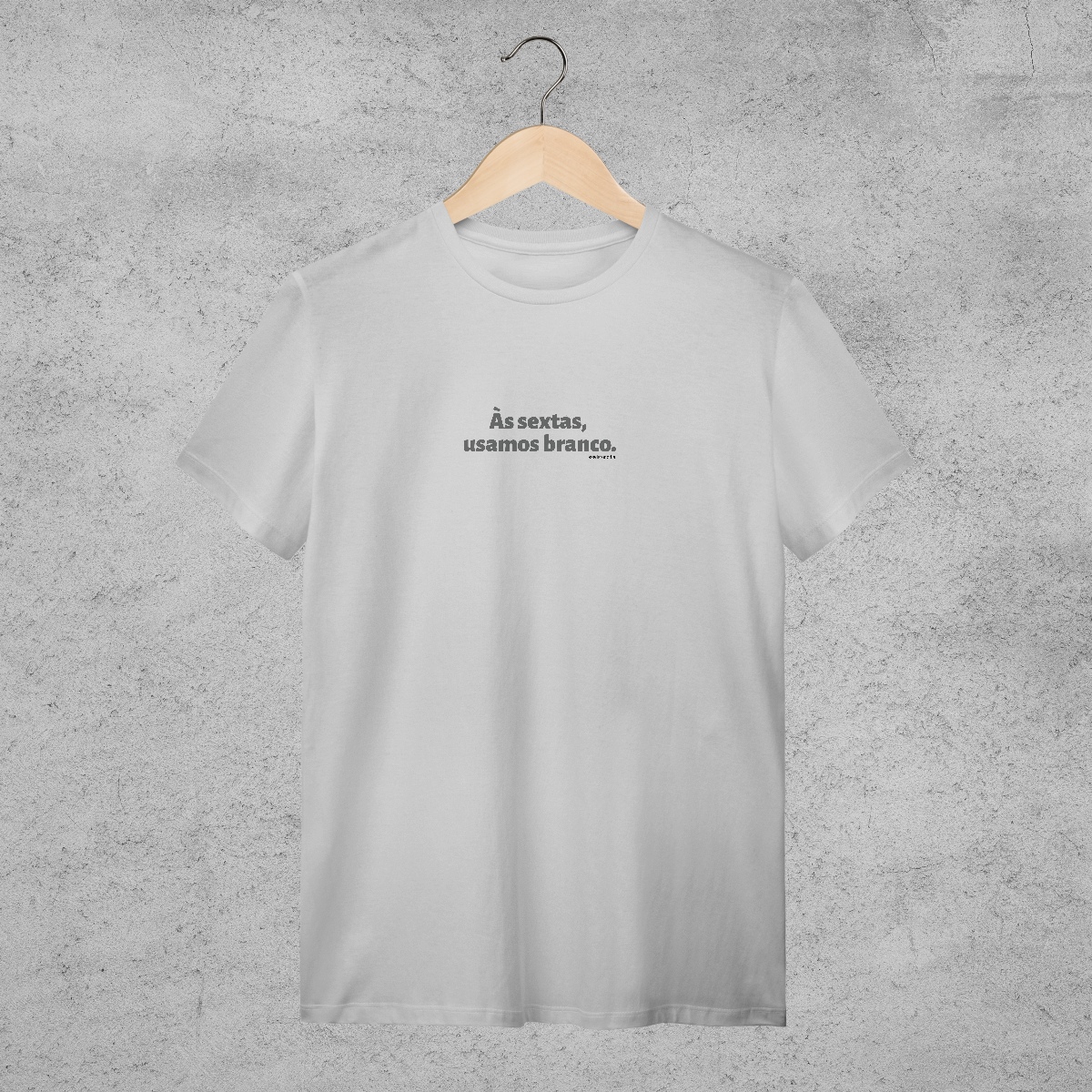 Nome do produto: Camiseta - As sextas usamos branco
