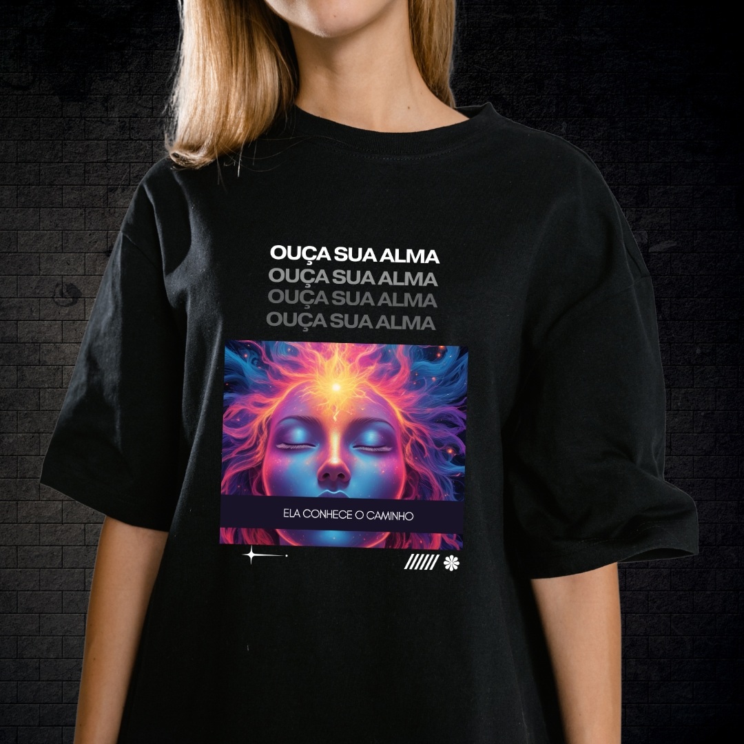 Nome do produto: Camiseta Preta Oversized/ Sem estampa nas costas- Ousa sua alma