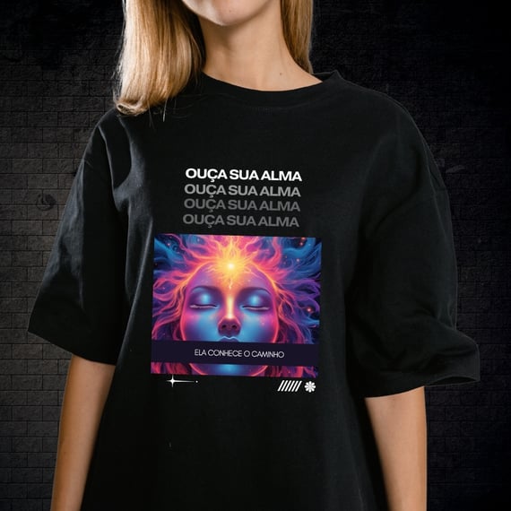 Camiseta Preta Oversized/ Sem estampa nas costas- Ousa sua alma