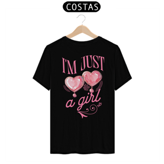 camiseta preta com frase 