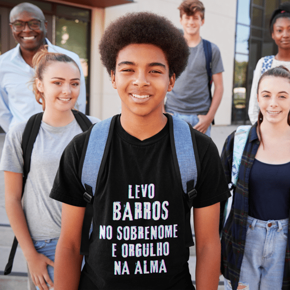 Camiseta Unissex Infanto-Juvenil Barros no Nome, Orgulho na Alma (Malha Quality)