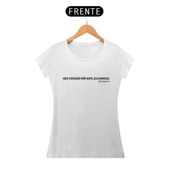 Camiseta Feminina - Meu coração não bate, ele marcha.