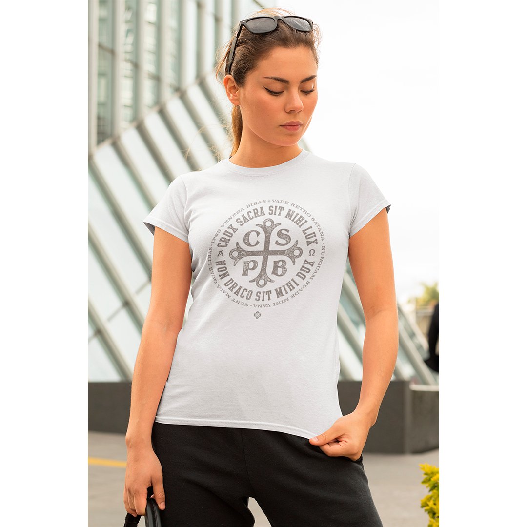 Camiseta Feminina Cruz de São Bento 2