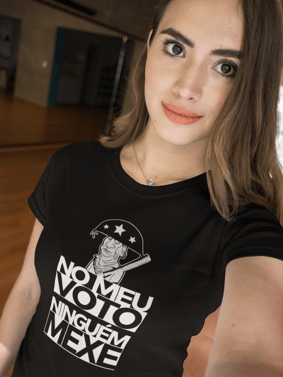 Nome do produto  Camiseta Feminina No meu voto ninguém mexe