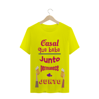Nome do produto Camiseta Quality Estampa Frase Rosa Casal que bebe junto permanece junto