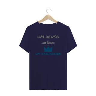 Nome do produto Camiseta Quality Estampa Frase - Um Deuso, Um Louco, um cachaceiro