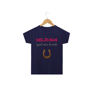 Nome do produto Camiseta Classic Infantil Feminino Estampa Frase - Delicada igual coice de mula