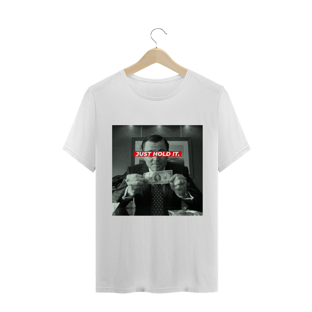 Nome do produtoCamiseta o lobo de walll street segurando dólar