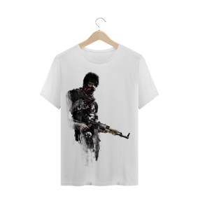 Camiseta Masculina - Homem Segurando AK-47