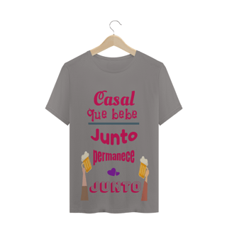 Nome do produto Camiseta Quality Estampa Frase Rosa Casal que bebe junto permanece junto