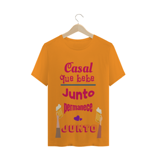Nome do produto Camiseta Quality Estampa Frase Rosa Casal que bebe junto permanece junto
