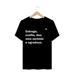 Nome do produtoEntrego, confio, dou uma surtada e agradeço (Preta)
