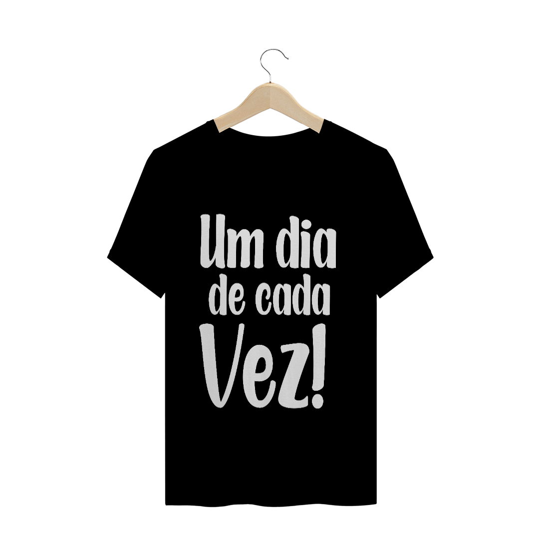 Nome do produto: CAMISETA PLUS SIZE - UM DIA DE CADA VEZ