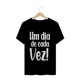 CAMISETA PLUS SIZE - UM DIA DE CADA VEZ