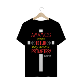 CAMISETA Frase Bíblica - 1 Jo 4:19 // cristã