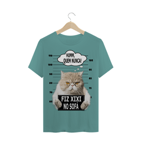 Cat - fiz xixi no sofá / T-shirt estornada