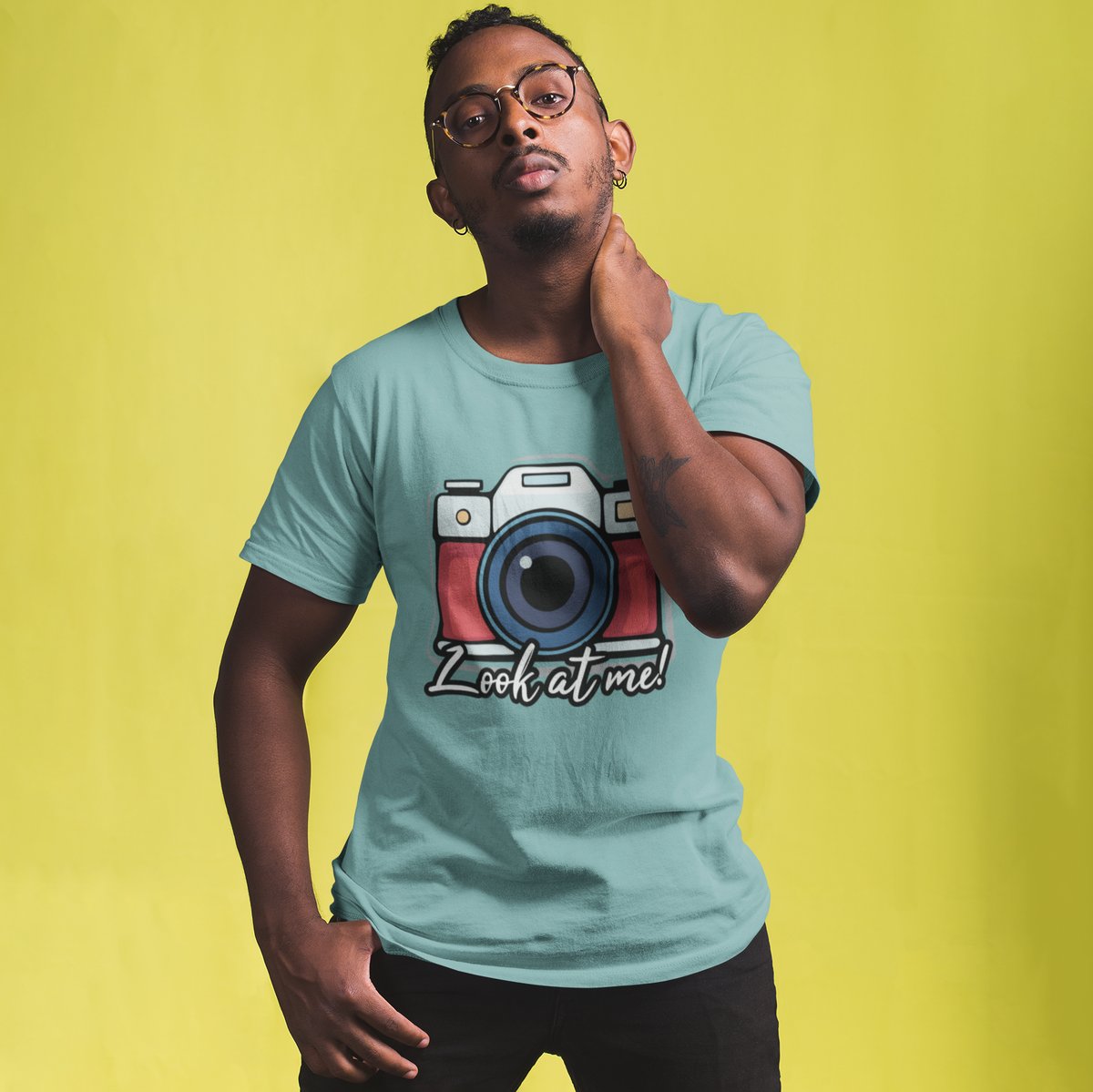 Nome do produto: Camiseta estonada LOOK AT ME