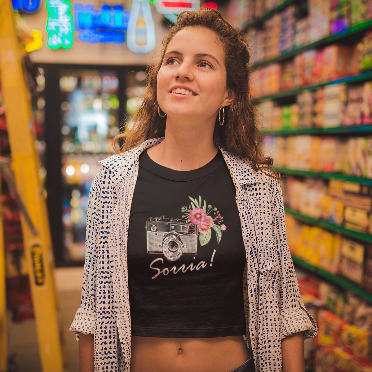 Nome do produto: Camiseta cropped - SORRIA