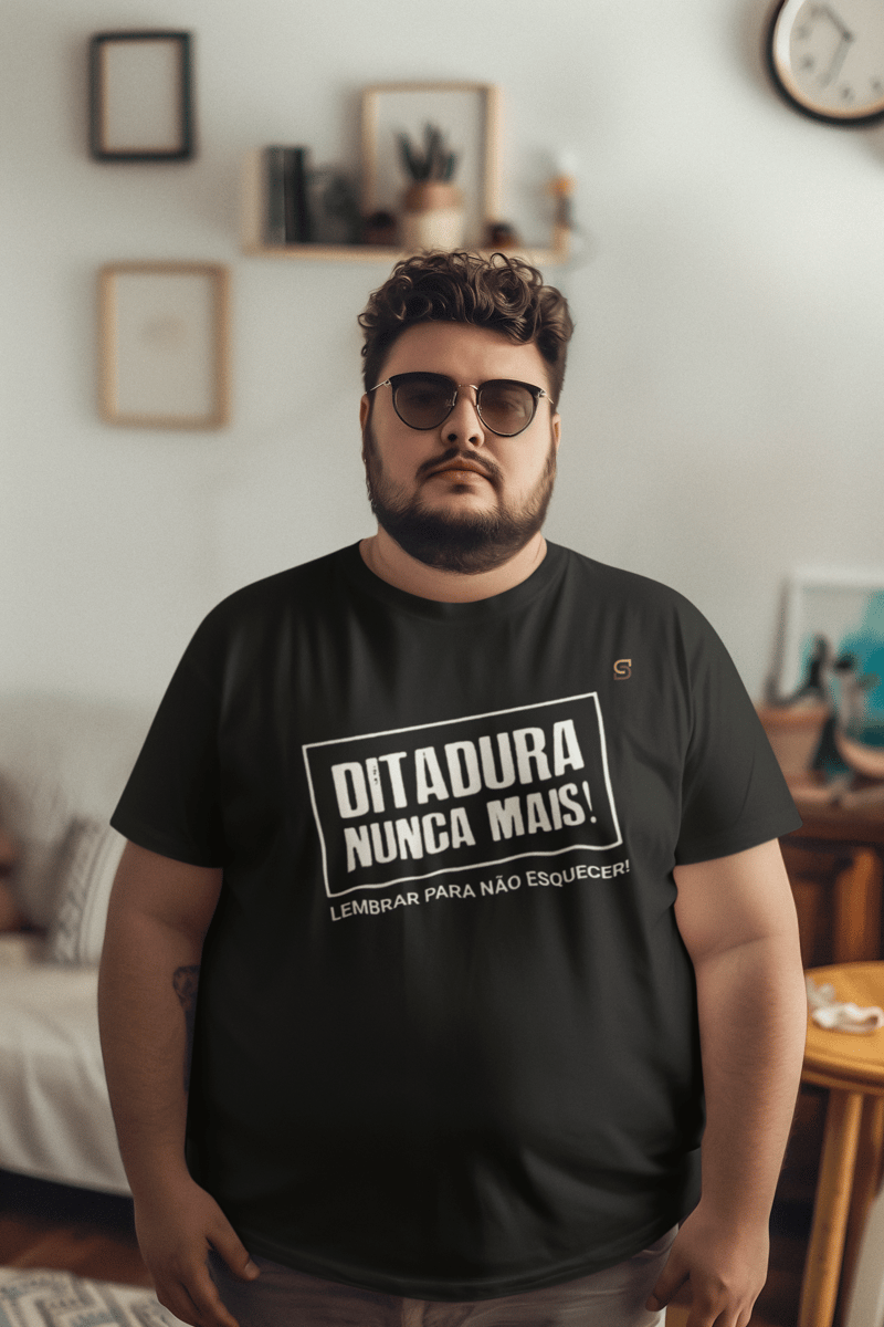 Nome do produto: T-shirt Plus Size Ditadura Nunca Mais