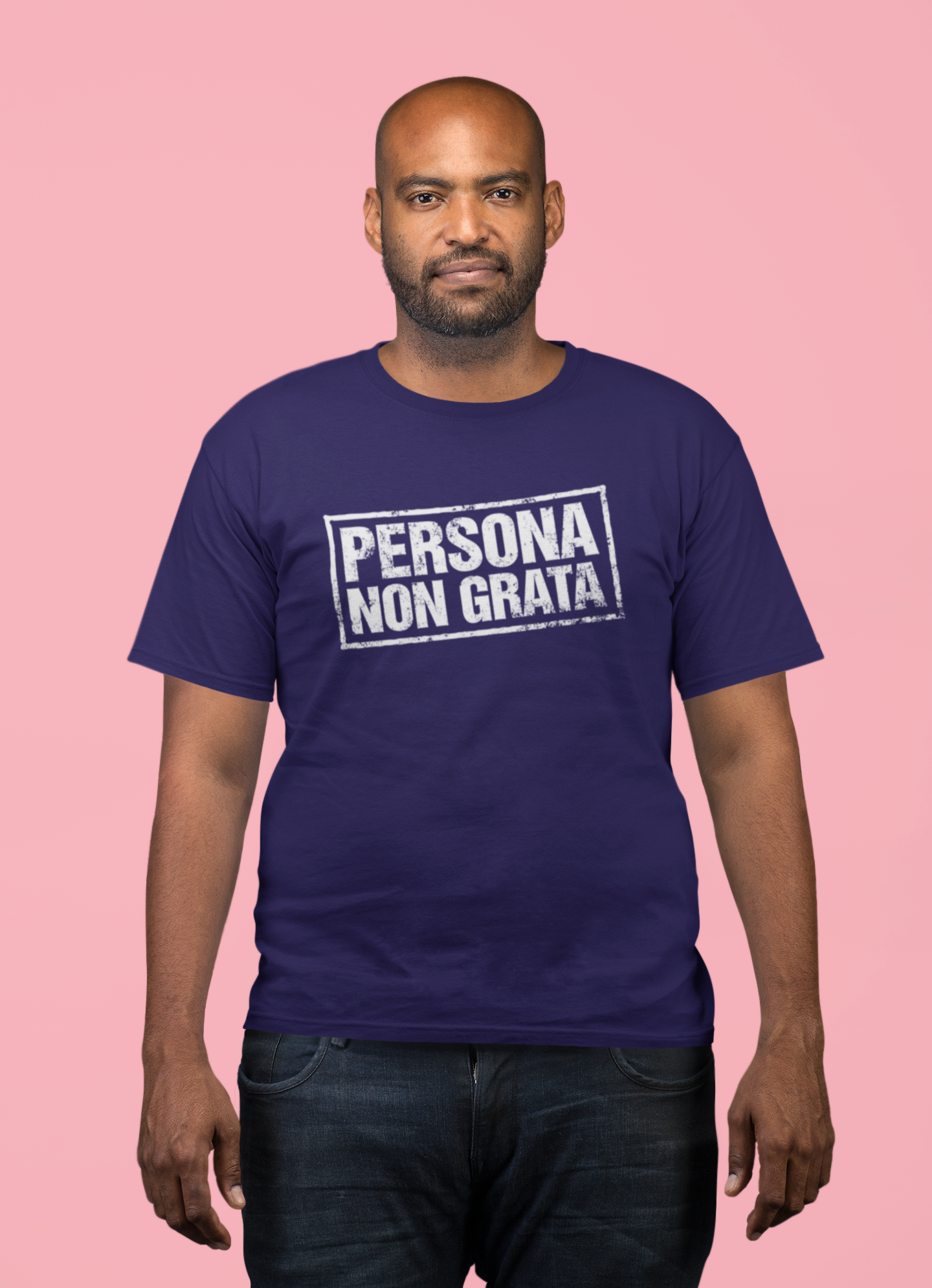 T-shirt Plus Size Persona Non Grata (sem estrela)