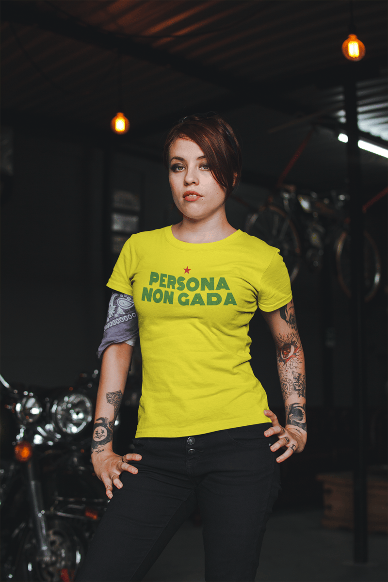 Nome do produto: T-shirt Baby Look Persona Non Gada