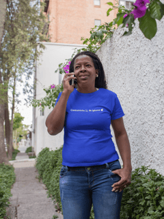 T-shirt Baby Look Comunista de Iphone