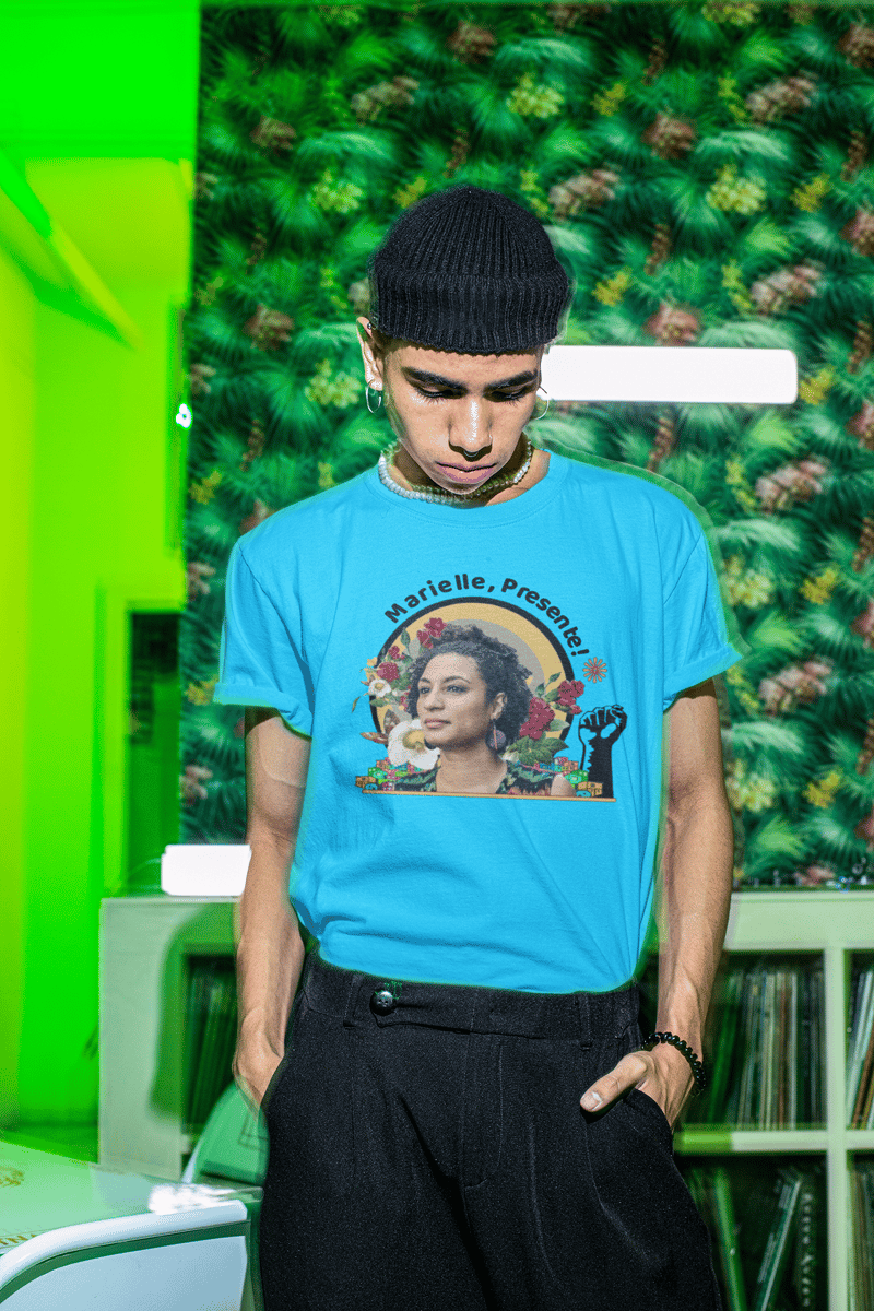 Nome do produto: T-shirt Tradicional Marielle, Presente!