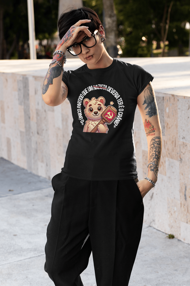 Nome do produto: T-shirt Baby Look crânio partido
