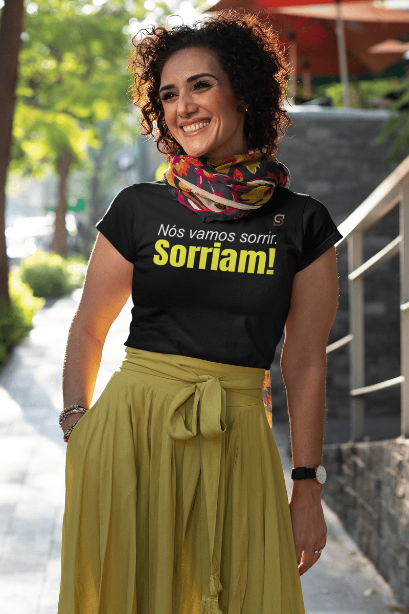 Nome do produto: T-shirt Baby Look Sorriam!