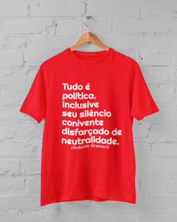 T-shirt Tradicional Tudo é política