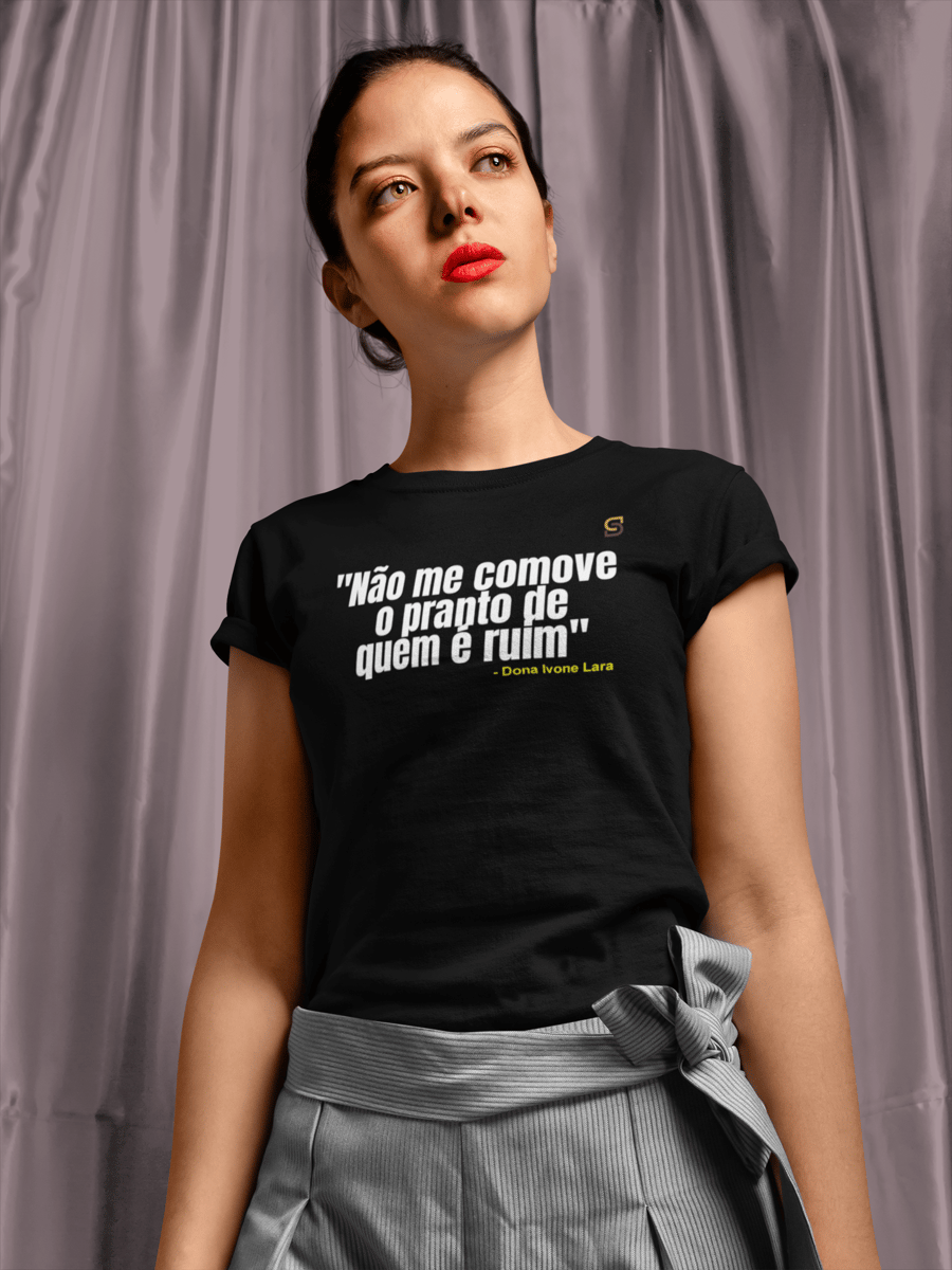 Nome do produto: T-shirt Baby Look NÃO ME COMOVE