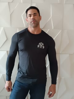 Nome do produto Camiseta Sport Dry UV Brasão de Löwenttur
