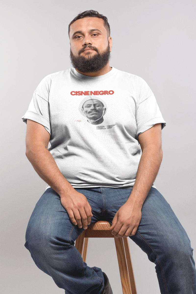 Nome do produto: Camiseta Plus Size Cisne Negro Branca