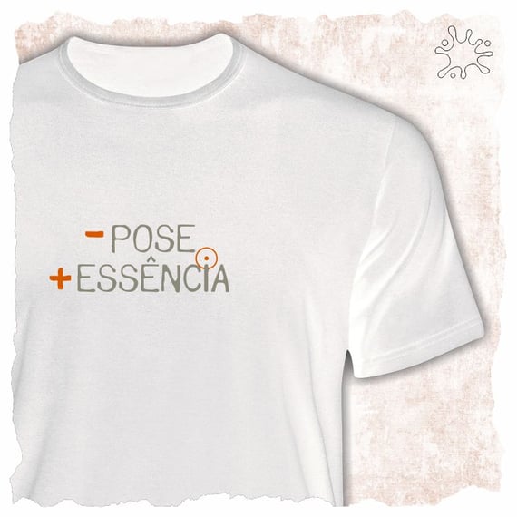 Camiseta Menos Pose, Mais Essência