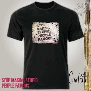 Camiseta Graffiti Stop making stupid people famous