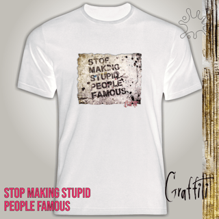 Nome do produto Camiseta Graffiti Stop making stupid people famous