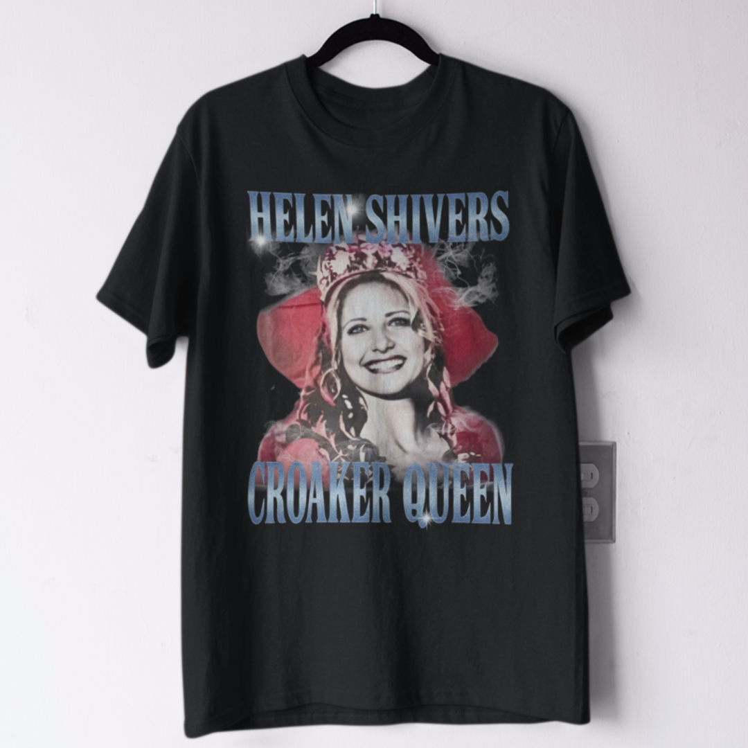 Nome do produto: Camiseta HELEN SHIVERS - CROAKER QUEEN
