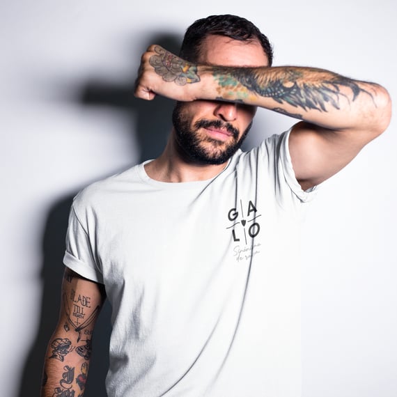 T-Shirt Galo Sinônimo de Raça (Versão Bolso)