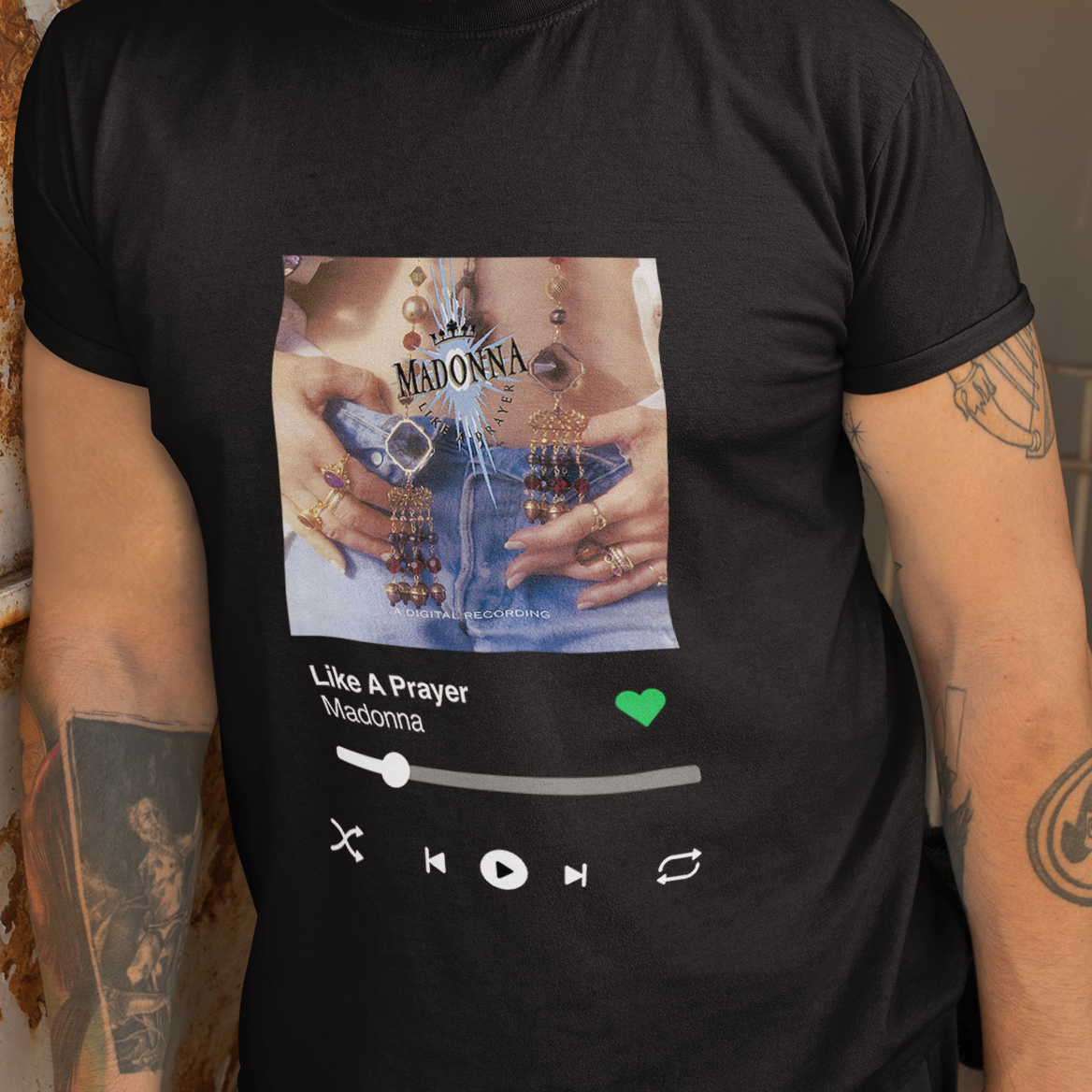 Camiseta Ouvindo Madonna (Disco Like A Prayer)