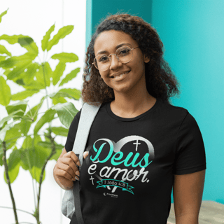 Camiseta feminina - Deus é Amor