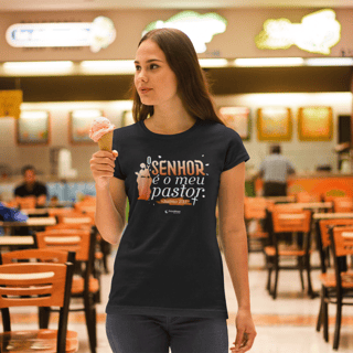 Camiseta feminina -  O Senhor é o meu pastor