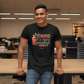 Camiseta masculina - O Senhor é o meu pastor