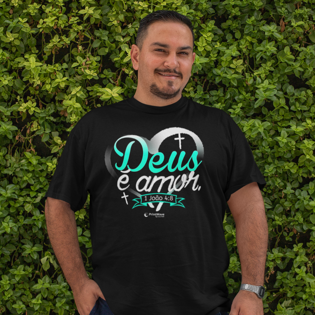 Camiseta masculina Plus Size - Deus é amor