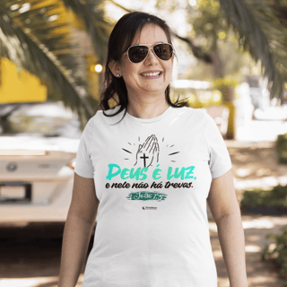 Camiseta feminina - Deus é luz e nele não há trevas