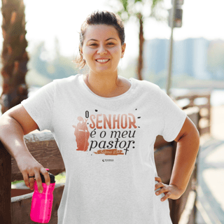 Camiseta feminina Plus Size - O Senhor é o meu pastor