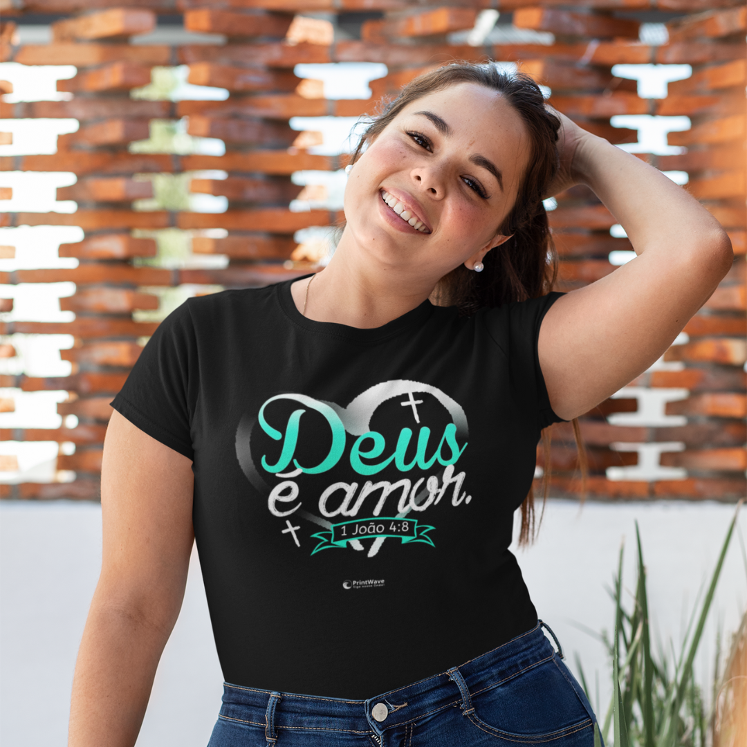 Camiseta feminina Plus Size - Deus é amor