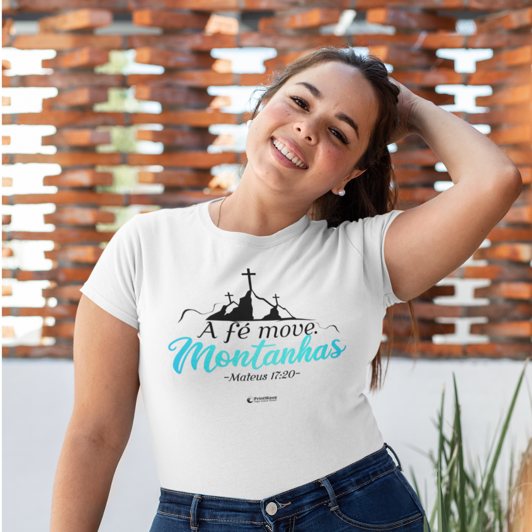 Camiseta feminina Plus Size - A fé move montanhas