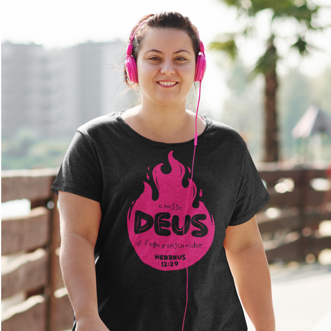 Camiseta Plus Size - O nosso Deus é fogo consumidor