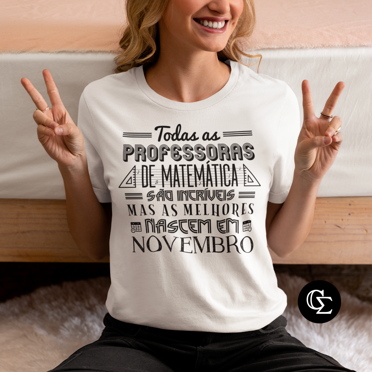 Nome do produto: AS MELHORES PROFESSORAS DE MATEMÁTICA NASCEM EM [NOVEMBRO] [1]